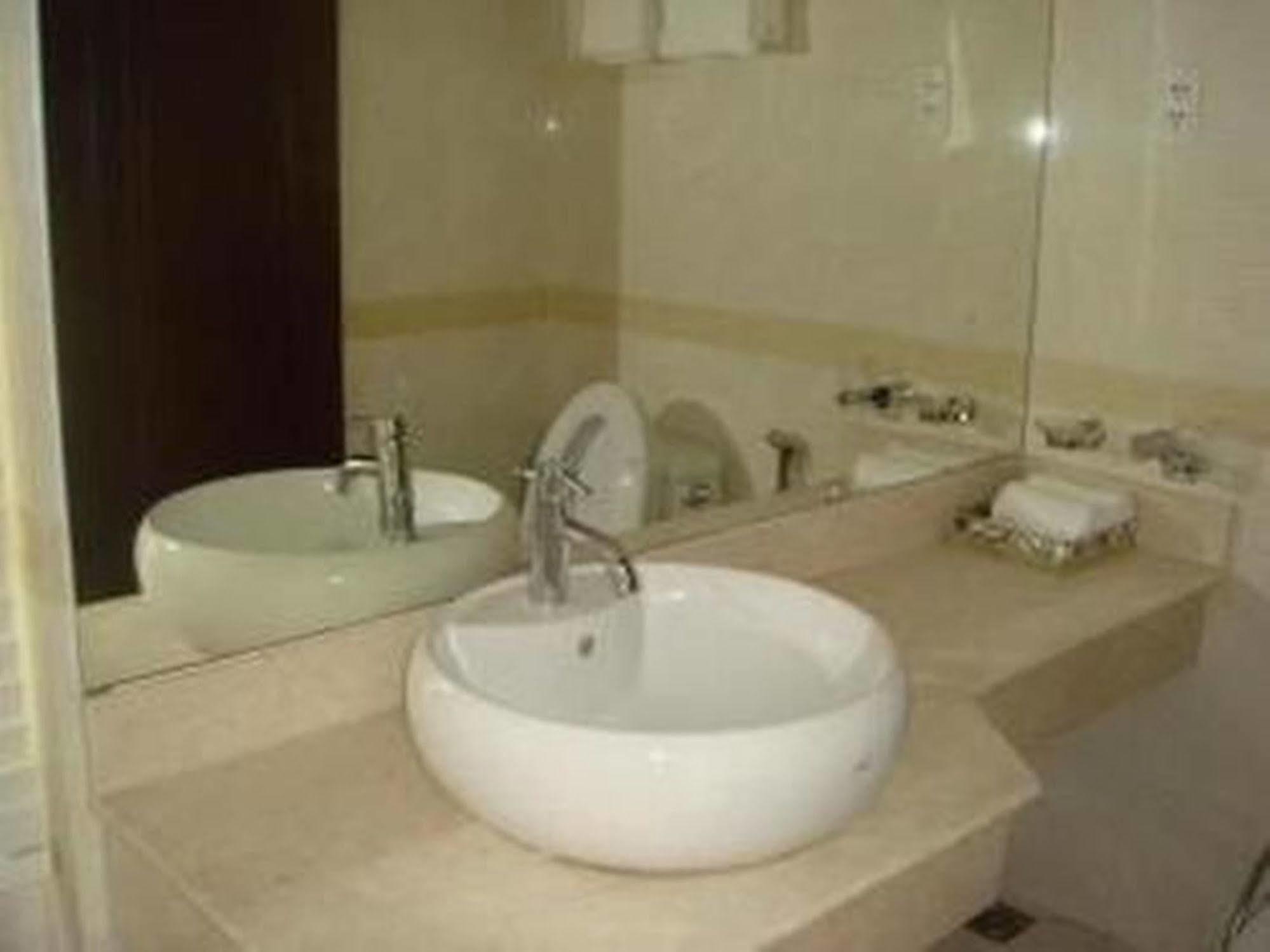הו צ'י מין סיטי Trung Son Hotel מראה חיצוני תמונה
